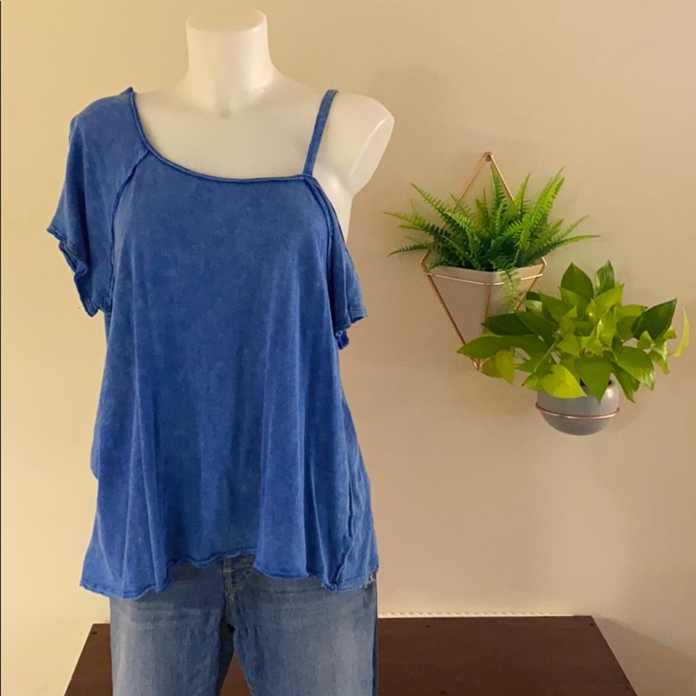 Free People- Cut out shoulder top